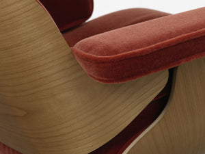 Vitra Eames Loungechair met ottoman Calma Brandy kersenhout naturel