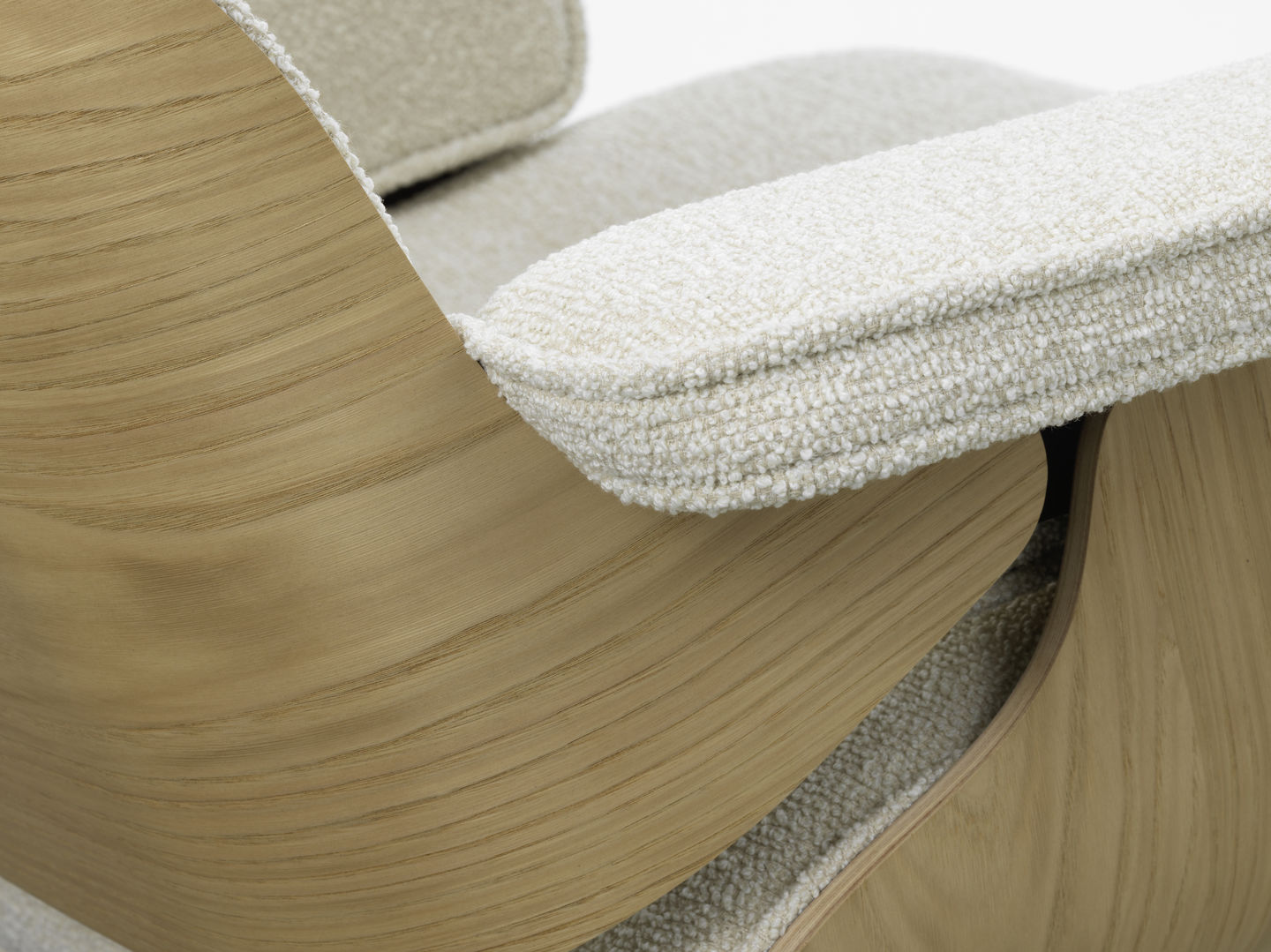 Vitra Eames Loungechair met ottoman Nubia Cream/Pearl kastanje naturel