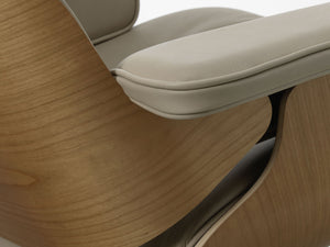 Vitra Eames Loungechair met ottoman Natural Leder Dark Sand kersenhout naturel