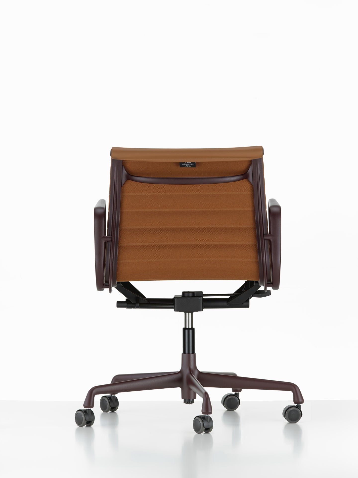Vitra Eames Aluminium EA 117 bureaustoel draaibaar Leather Premium Cognac