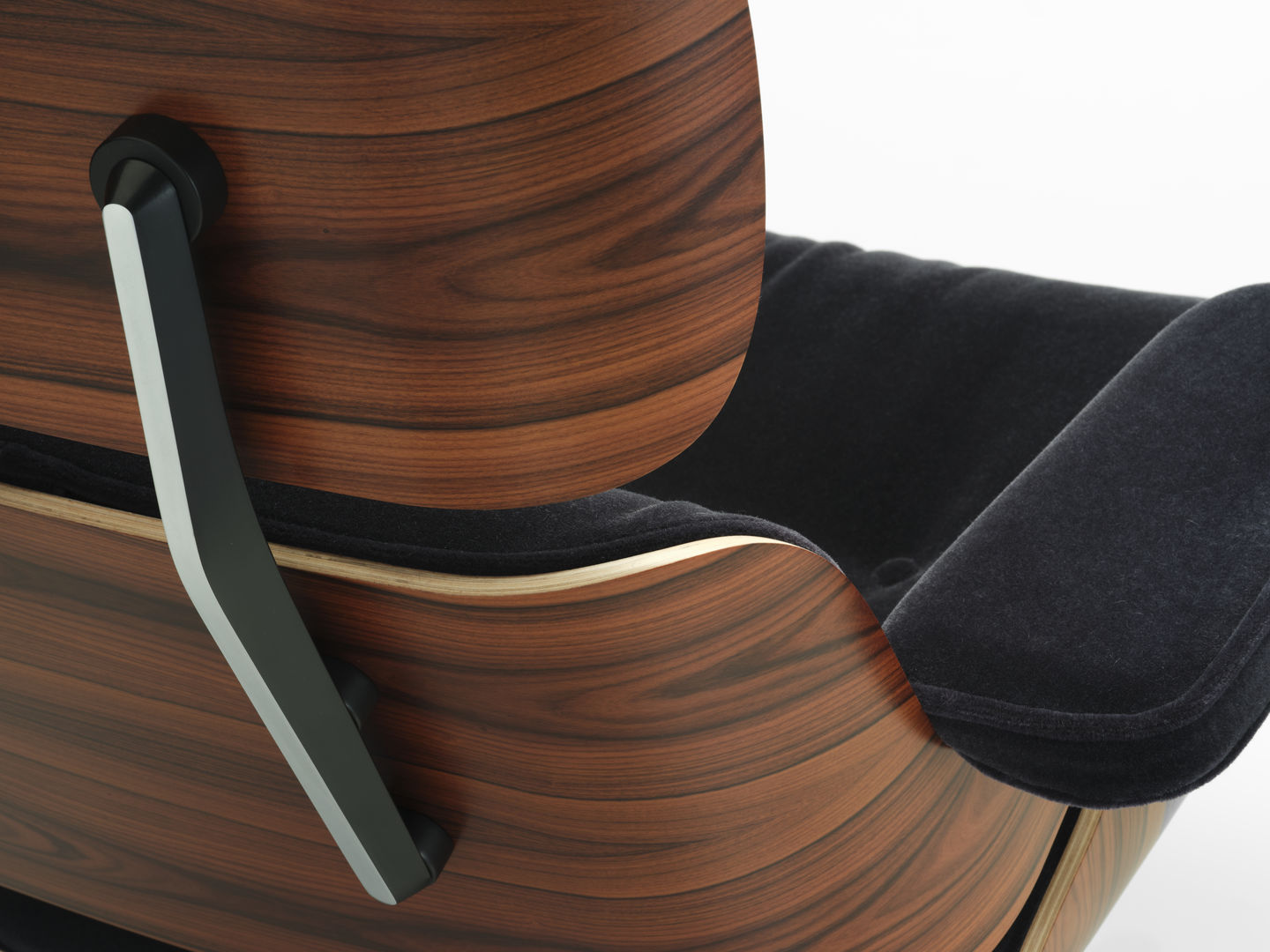 Vitra Eames Loungechair met ottoman Calma 08 Anthracite palisander
