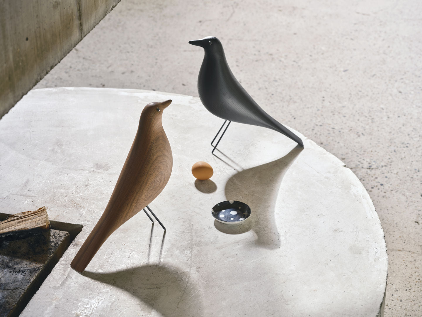 Vitra Eames House Bird donker notenhout