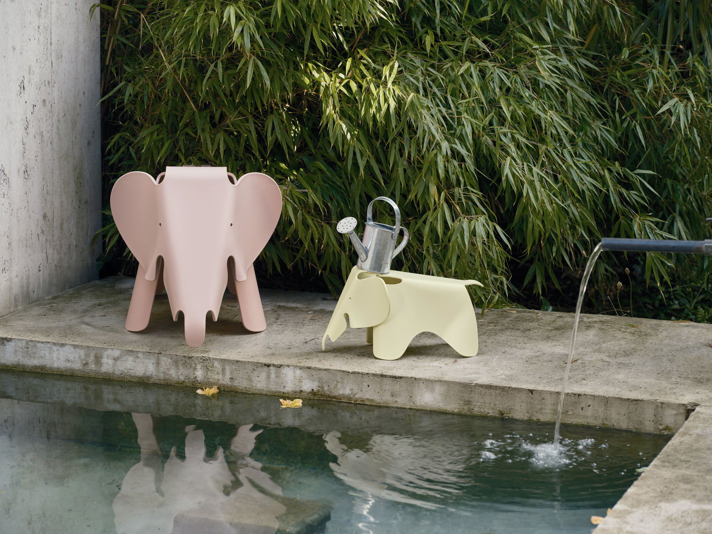 Vitra Eames Elephant small Emerald