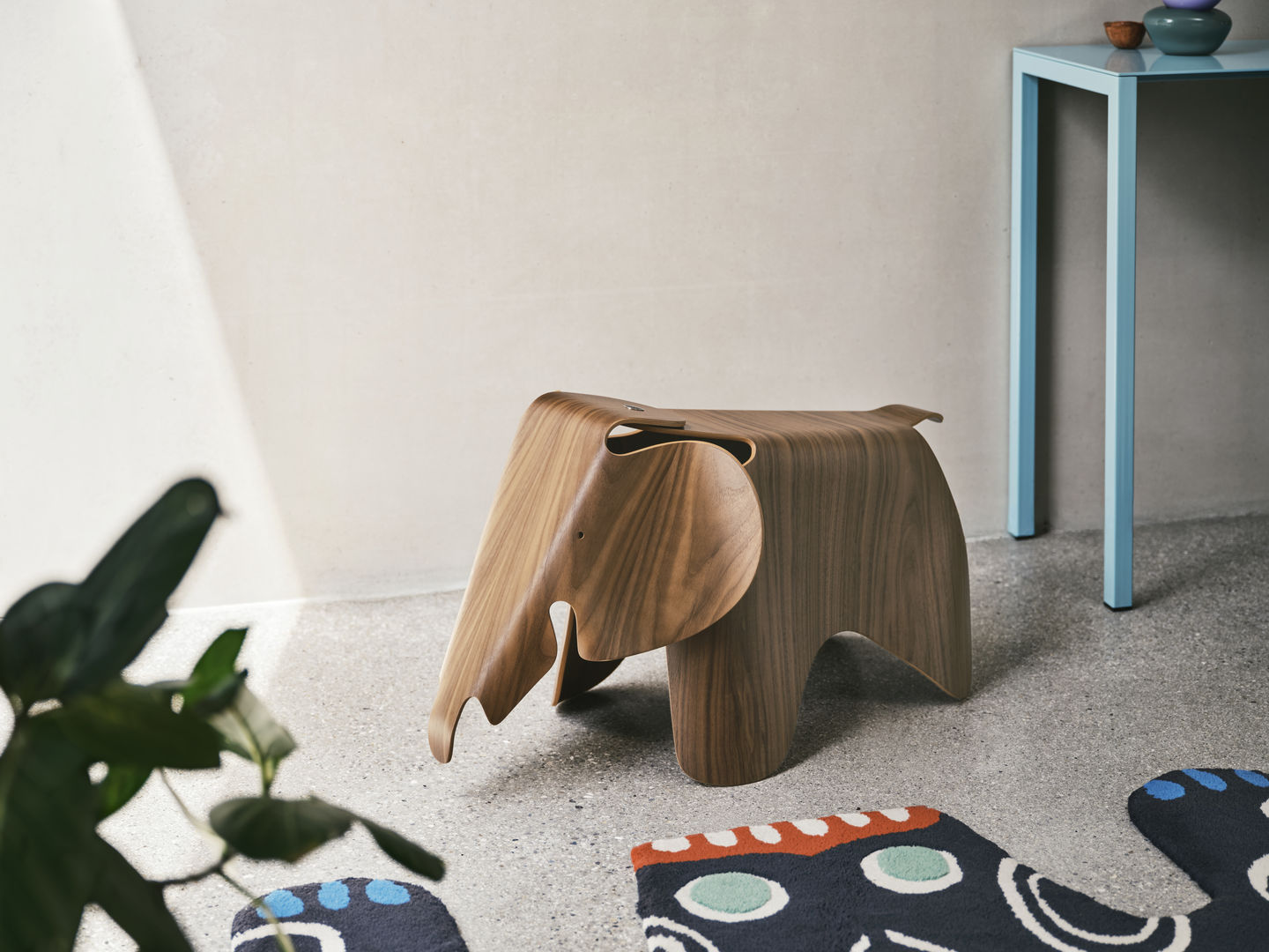 Vitra Eames Elephant notenhout