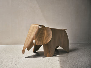 Vitra Eames Elephant notenhout