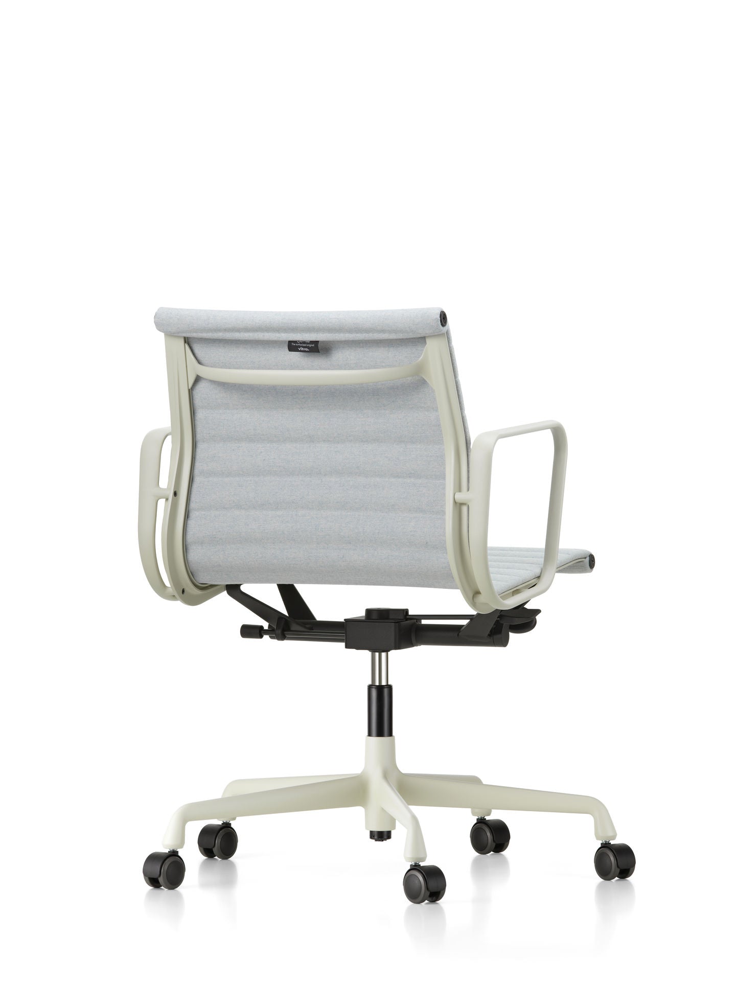 Vitra EA 117 Aluminium bureaustoel draaibaar Cosy Pale Blue