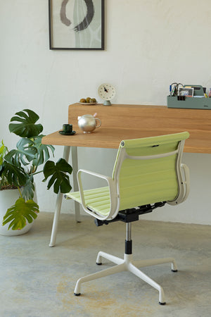 Vitra Eames Aluminium EA 108 bureaustoel Hopsak Nero poot aluminium black