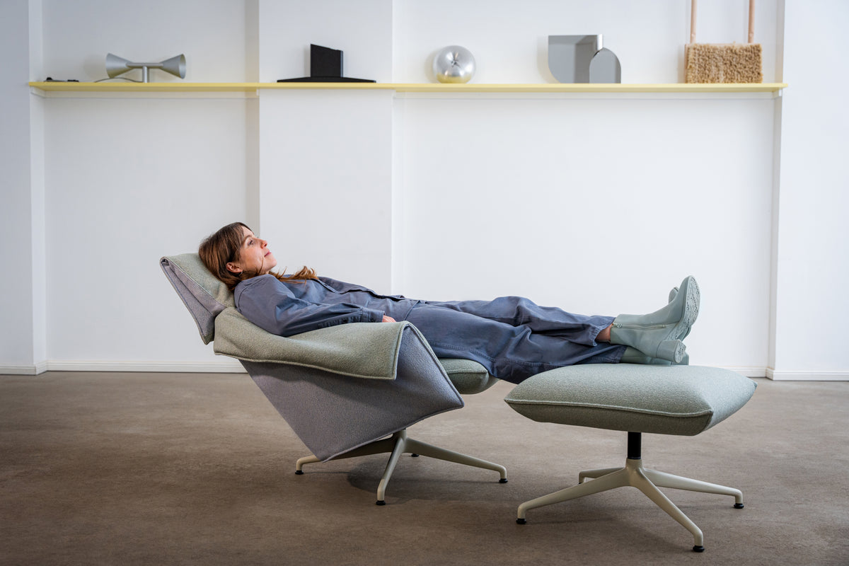 Vitra Bascule Highback fauteuil Iroko Cream poot eiken
