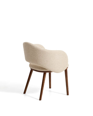 Kave Home Maina eetkamerstoel dik chenille Beige walnoot