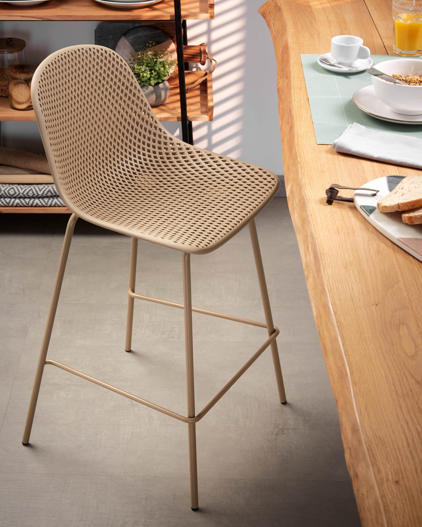 Kave Home Quinby barkruk H65 Beige