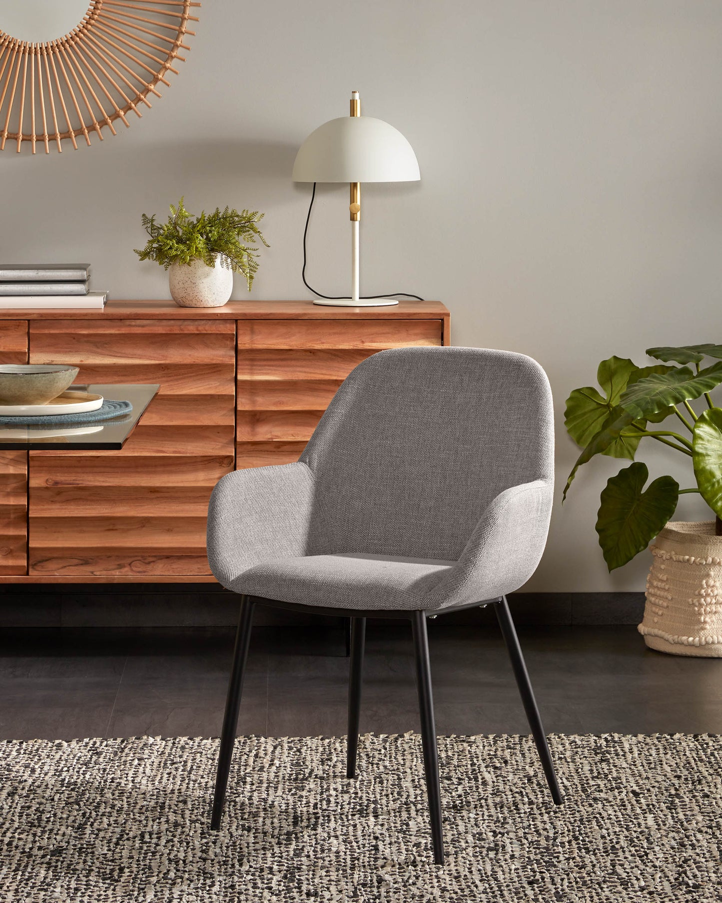 Kave Home Konna eetkamerstoel rib Mosterd poot zwart