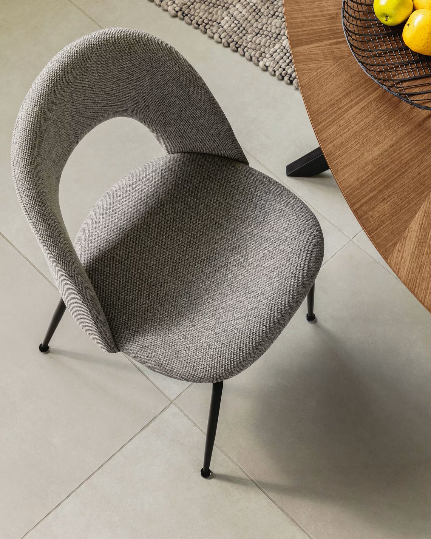 Kave Home Mahalia eetkamerstoel Lichtgrijs