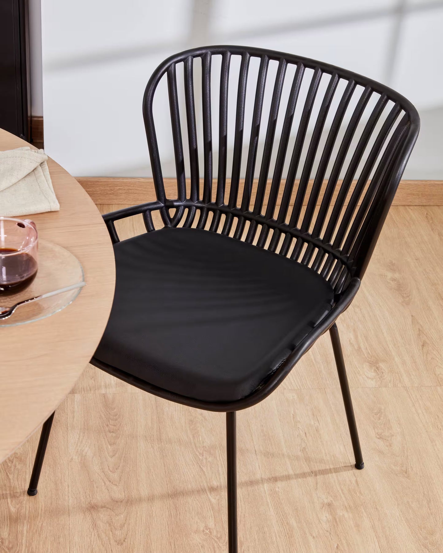 Kave Home Surpik eetkamerstoel Zwart