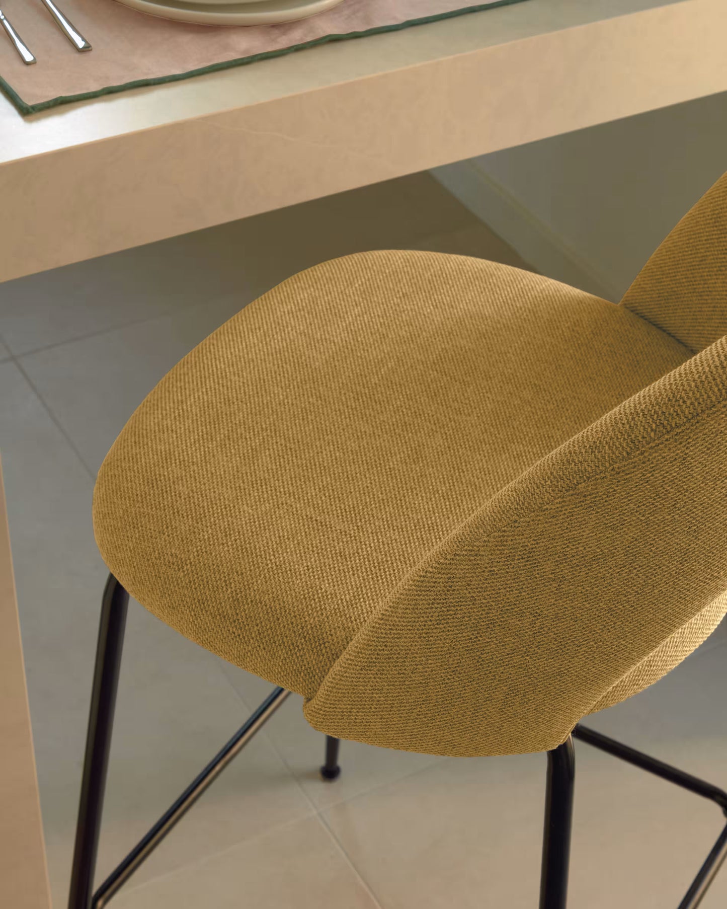 Kave Home Mahalia barkruk H63 Mosterd