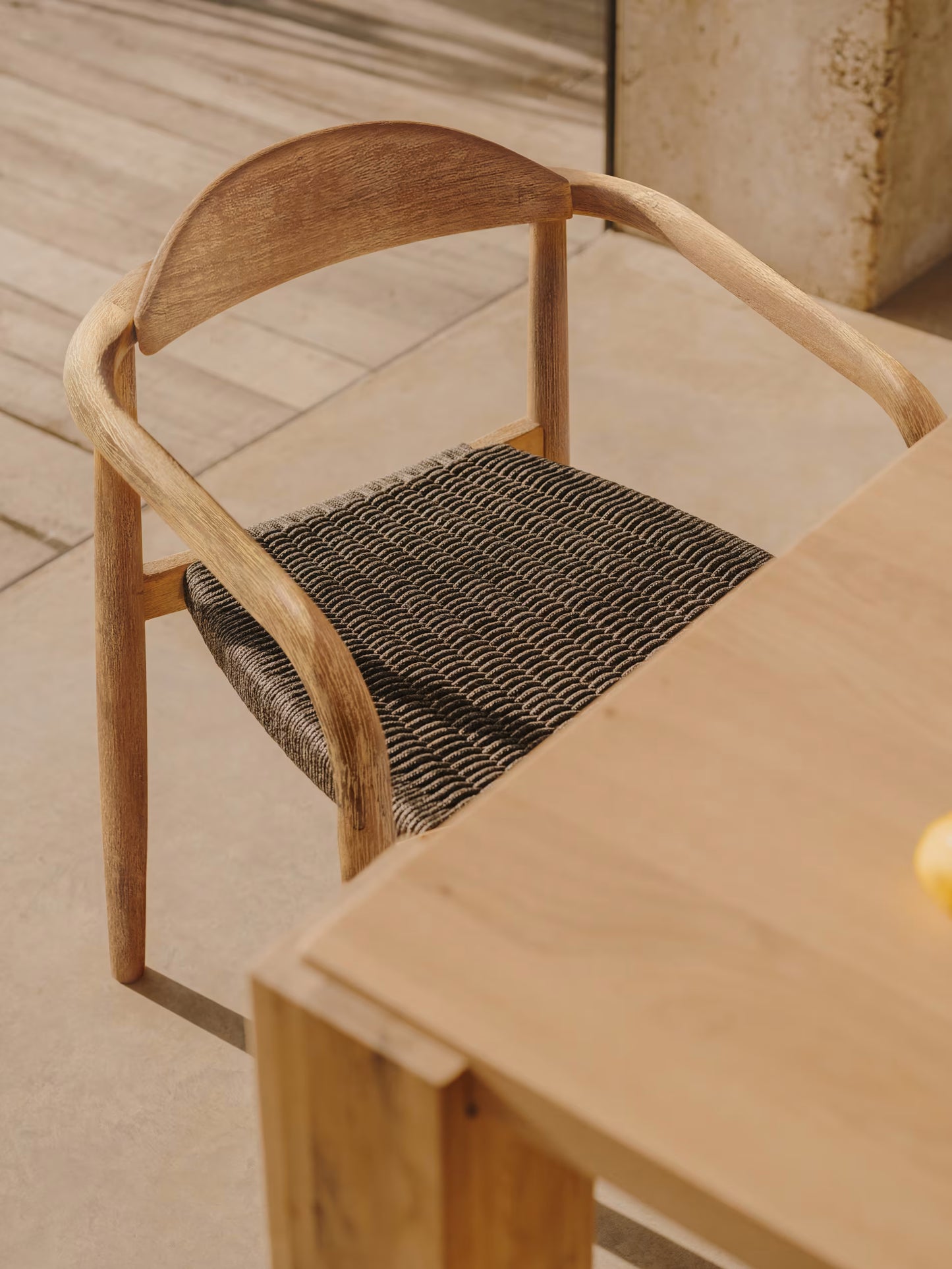 Kave Home Nina armstoel Beige/Zwart