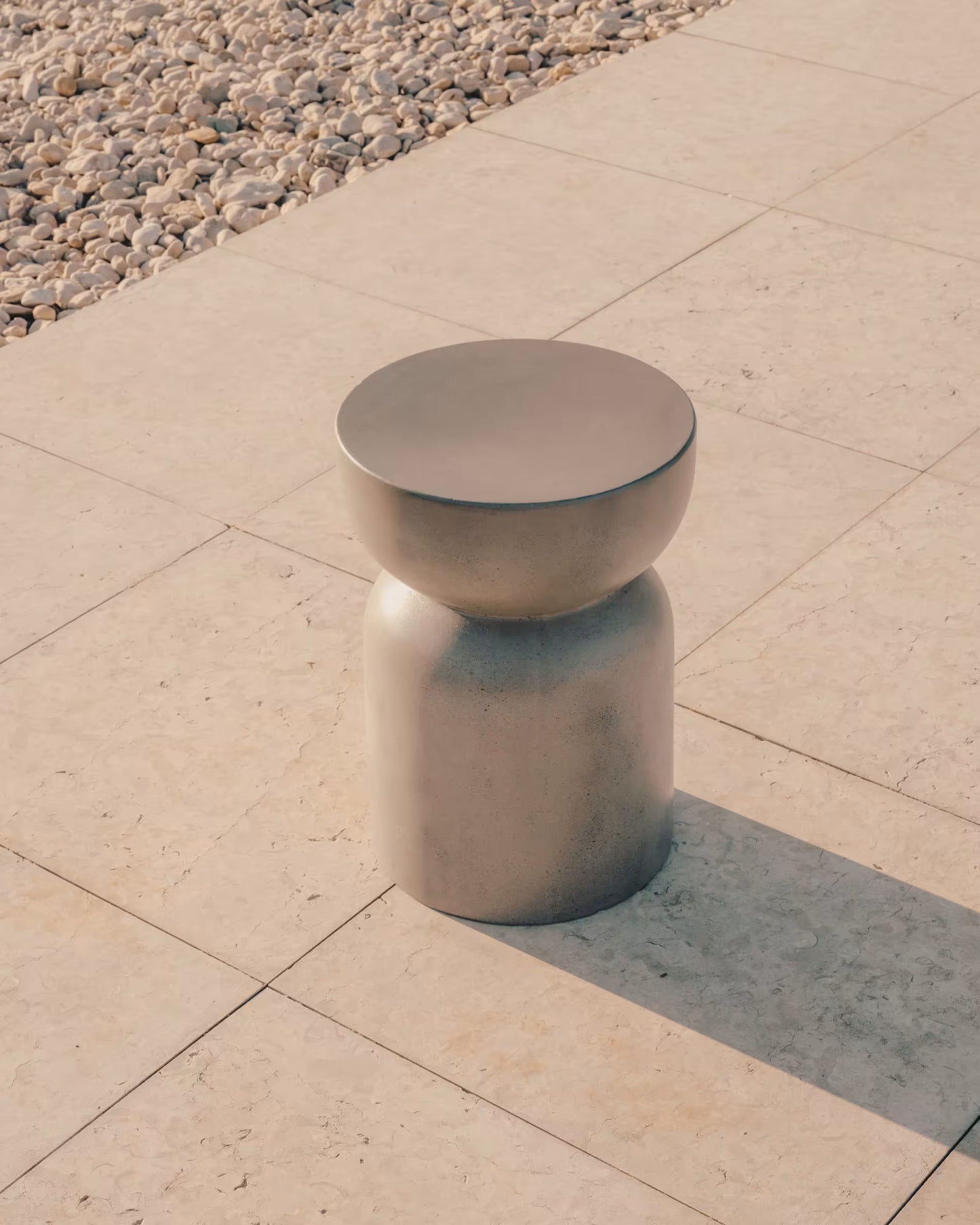 Kave Home Garbet salontafel Ø32 cm cement Bruin