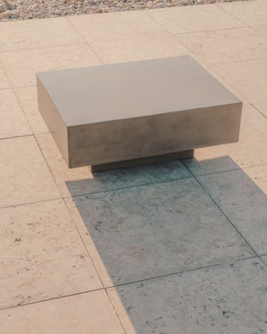 Kave Home Rustella bijzettafel 80x60 cm Cement