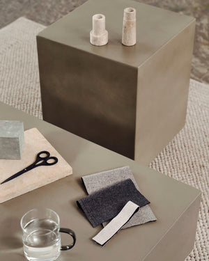 Kave Home Rustella bijzettafel 35x35 cm Cement