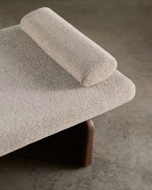 Kave Home Topaz ligbed chenille Beige essen met noten afwerking