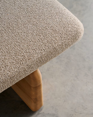Kave Home Topaz ligbed chenille Beige essenhout naturel