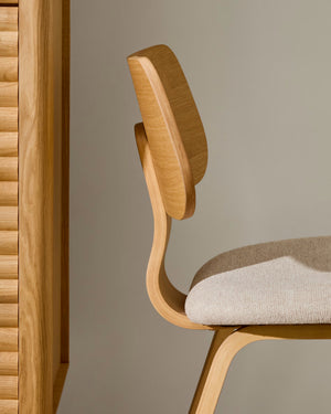 Kave Home Gena eetkamerstoel chenille Beige poot eiken naturel