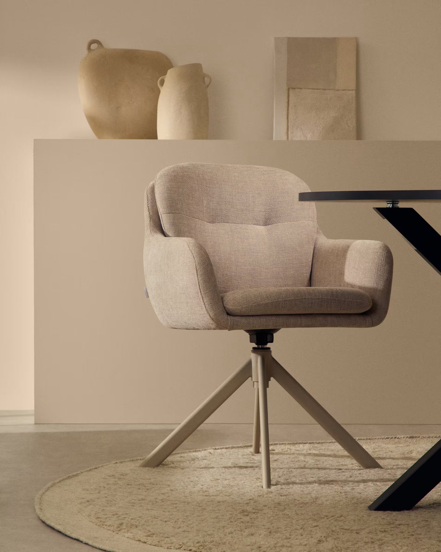 Kave Home Lexa eetkamerstoel draaibaar chenille Beige