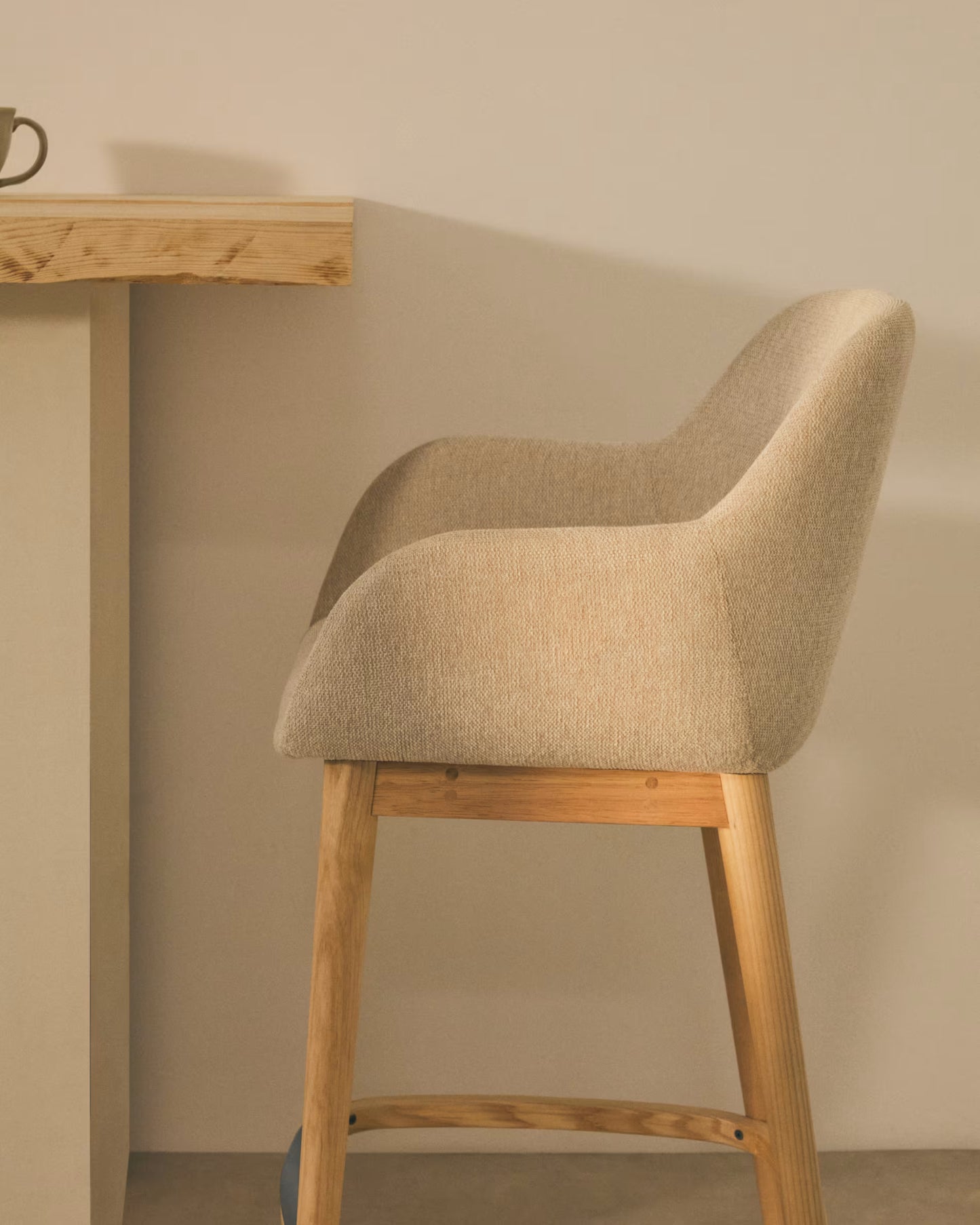 Kave Home Konna barkruk H65 licht hout Beige