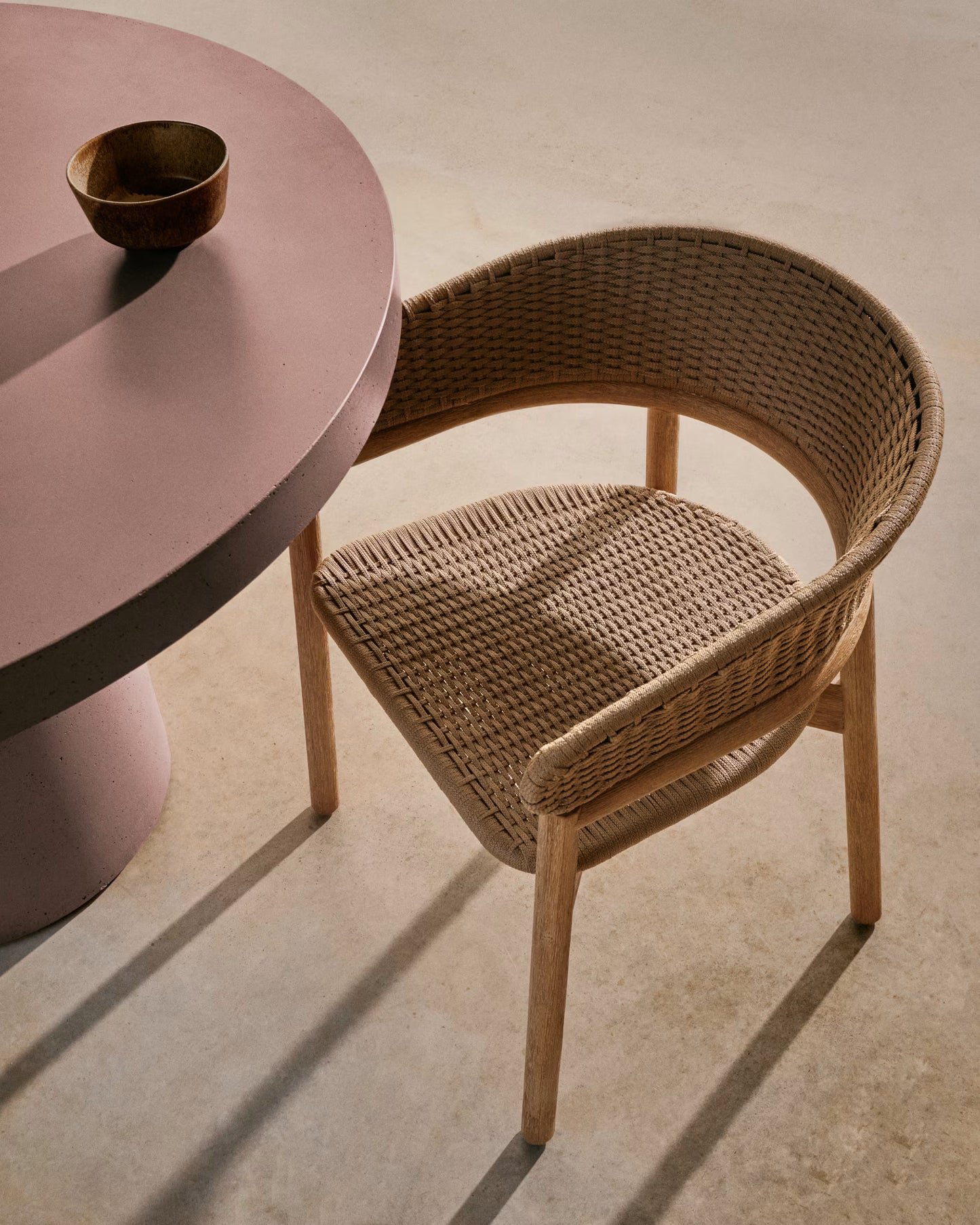 Kave Home Aiguablava tuintafel Ø120 cm cement Terracotta