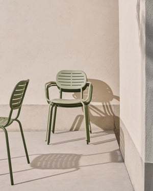 Kave Home Brai tuinstoel met arm gegalvaniseerd Turquoise