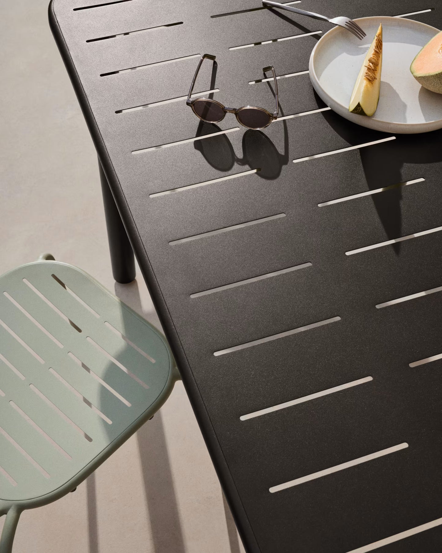 Kave Home Brai tuintafel 180x90 cm gegalvaniseerd Donkergrijs