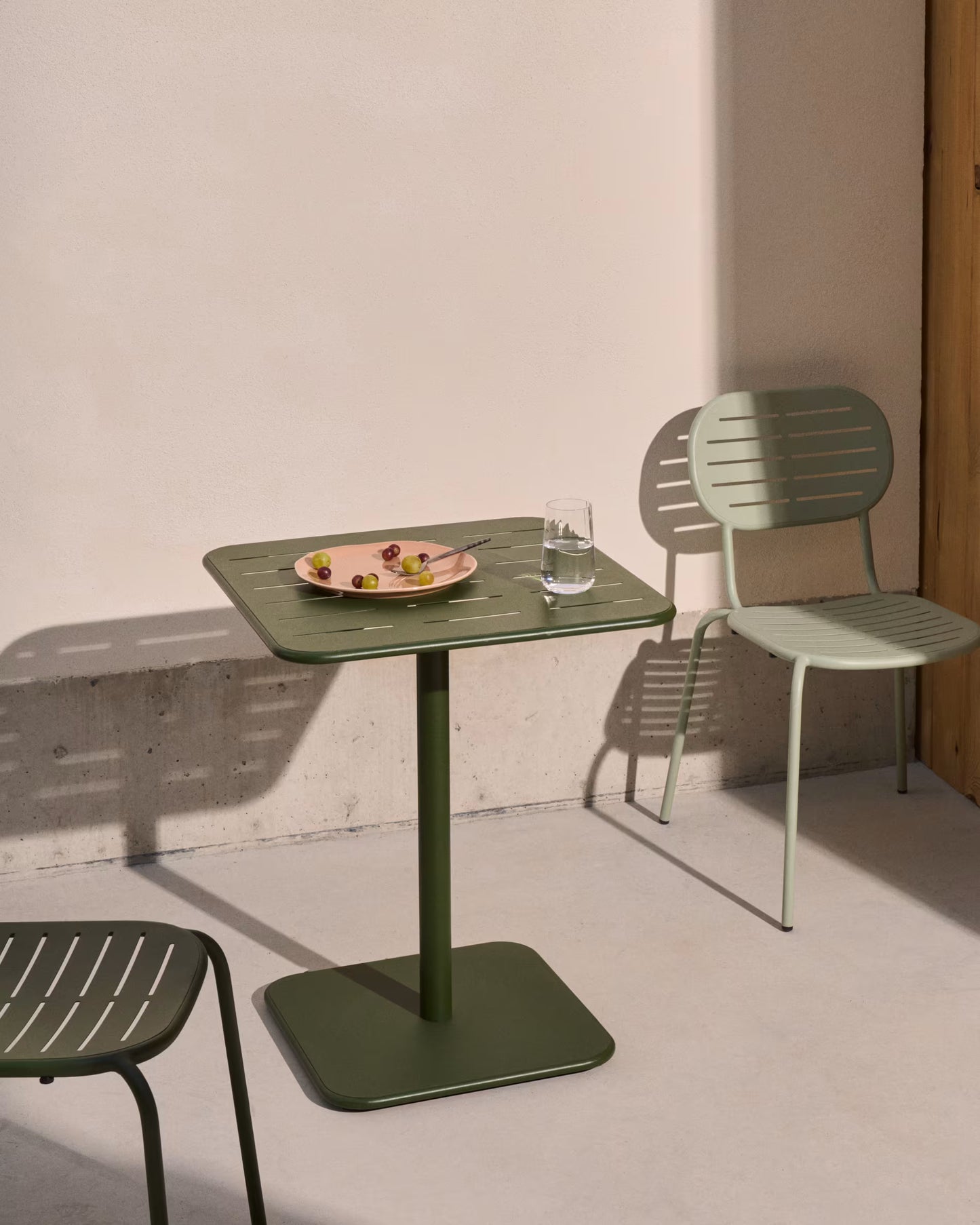 Kave Home Brai tuintafel 70x70 cm gegalvaniseerd Groen