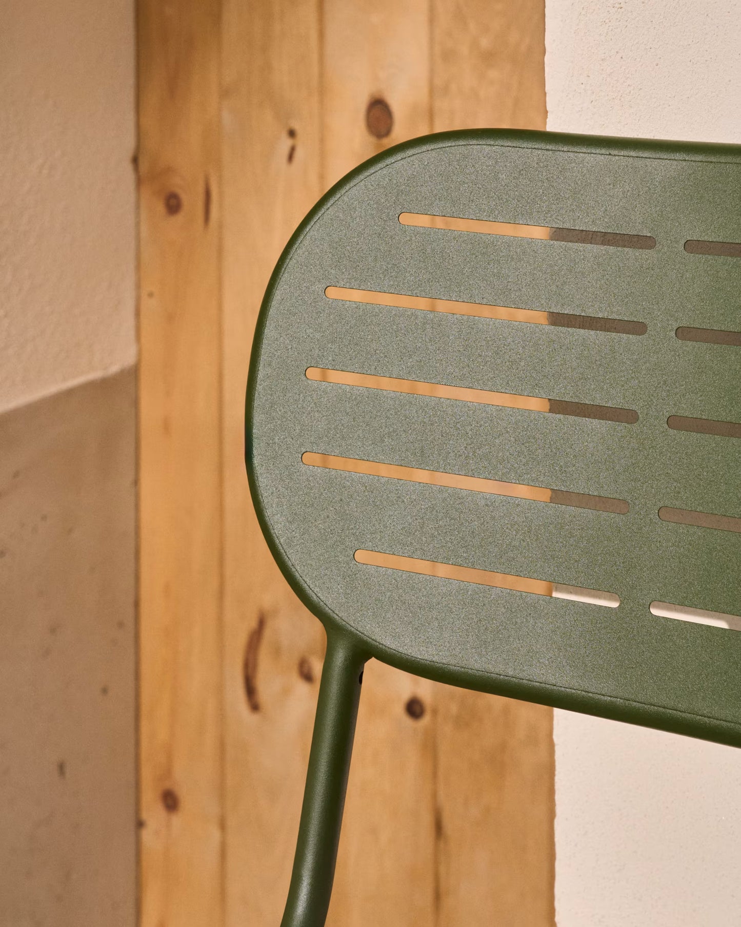 Kave Home Brai tuinstoel gegalvaniseerd Groen