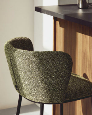 Kave Home Ciselia barkruk H65 dik chenille Groen poot zwart