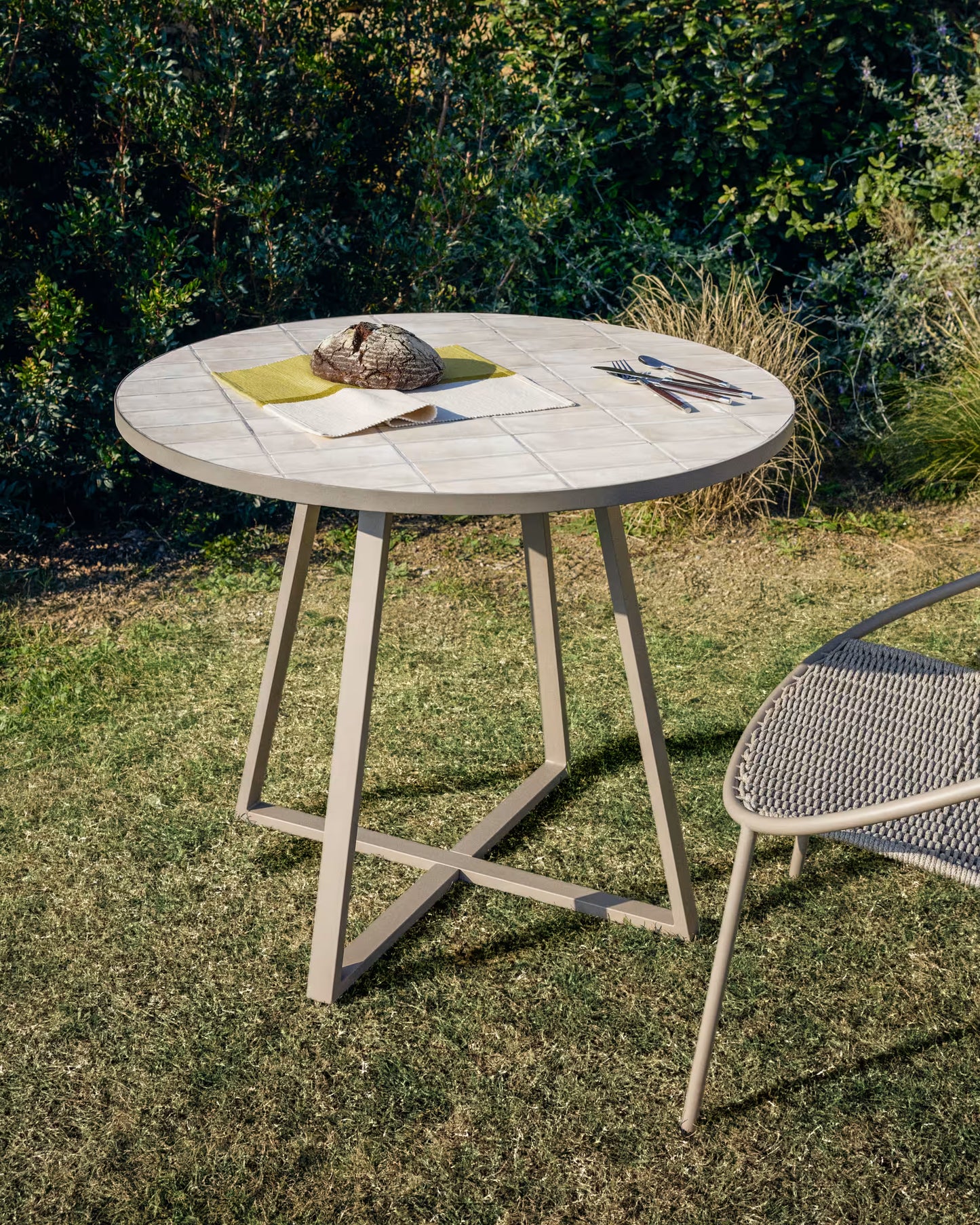 Kave Home Tella tuintafel Ø120 cm Beige