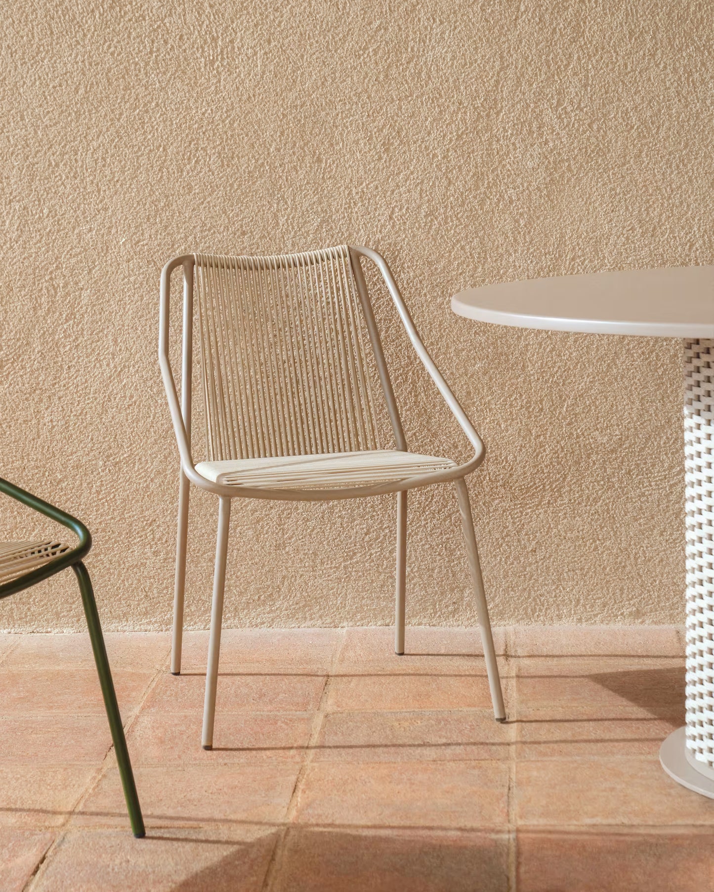 Kave Home Zivia tuinstoel Taupe