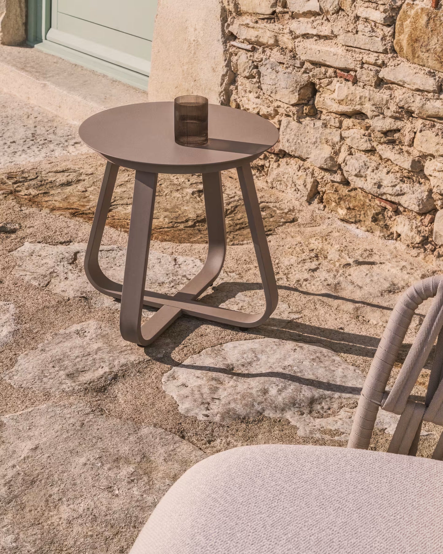 Kave Home Tamaris bijzettafel Ø48 cm Taupe