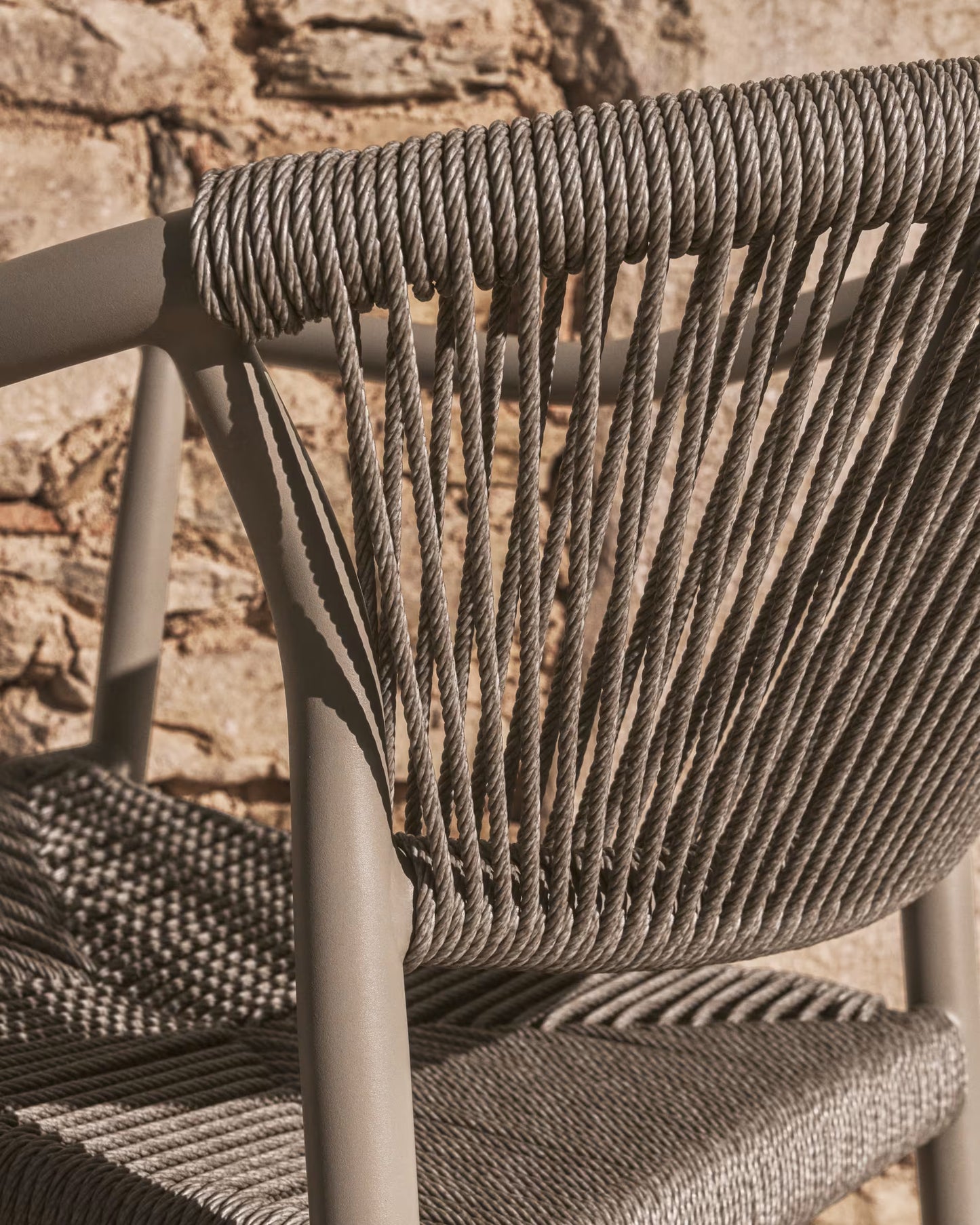 Kave Home Livadia tuinstoel Taupe