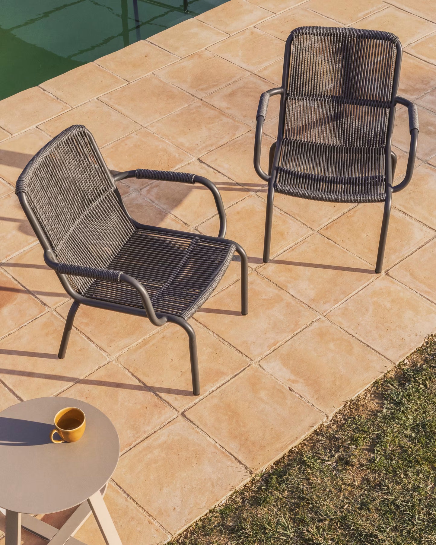 Kave Home Salis loungestoel Grafiet