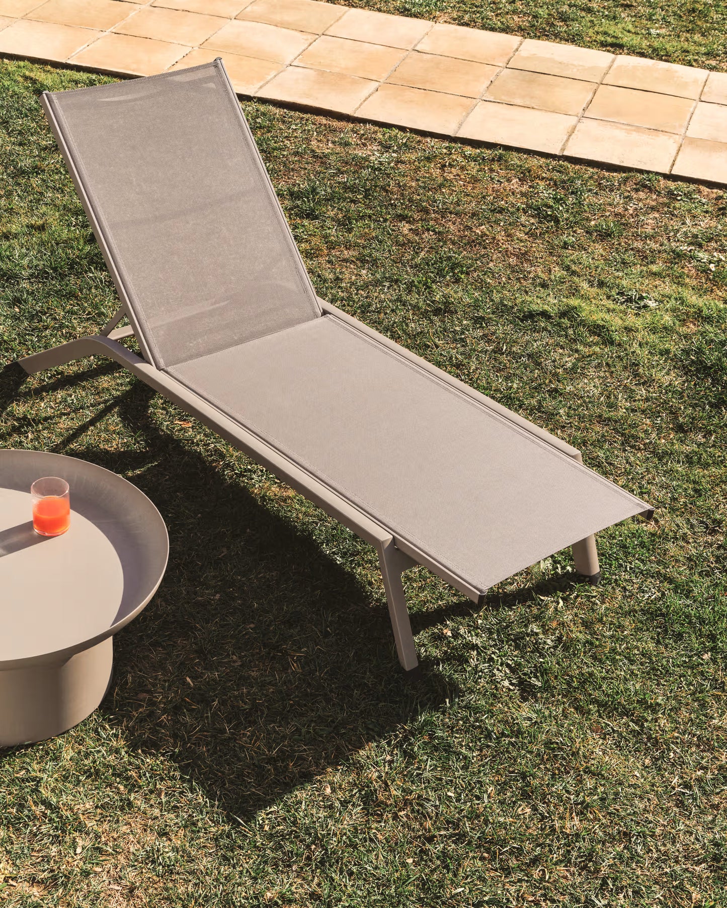 Kave Home Capraia ligbed Taupe