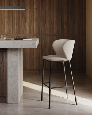 Kave Home Ciselia barkruk H75 chenille Beige poot zwart