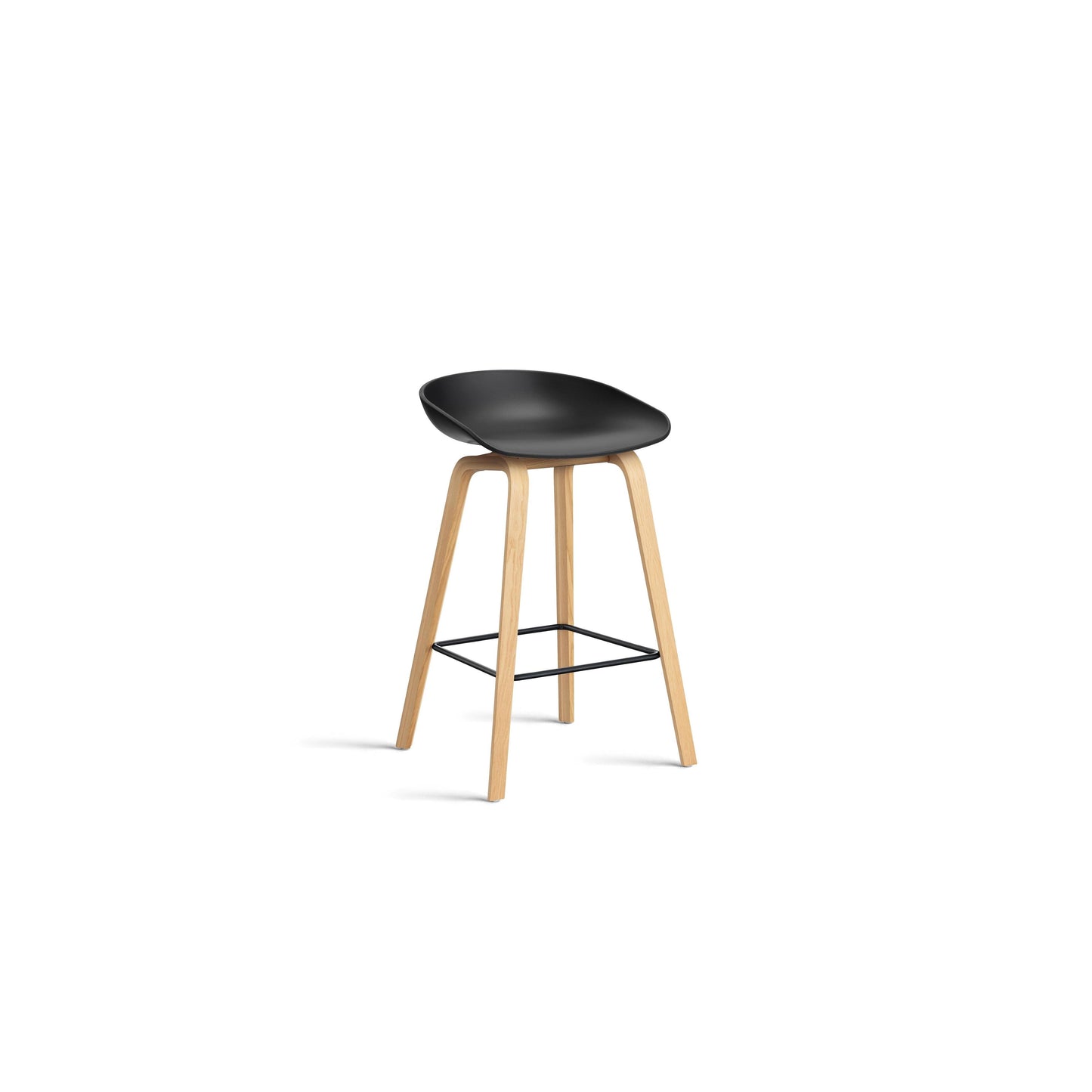 HAY About a Stool AAS 32 barkruk H65 Black 2.0 gelakt eiken voetensteun zwart