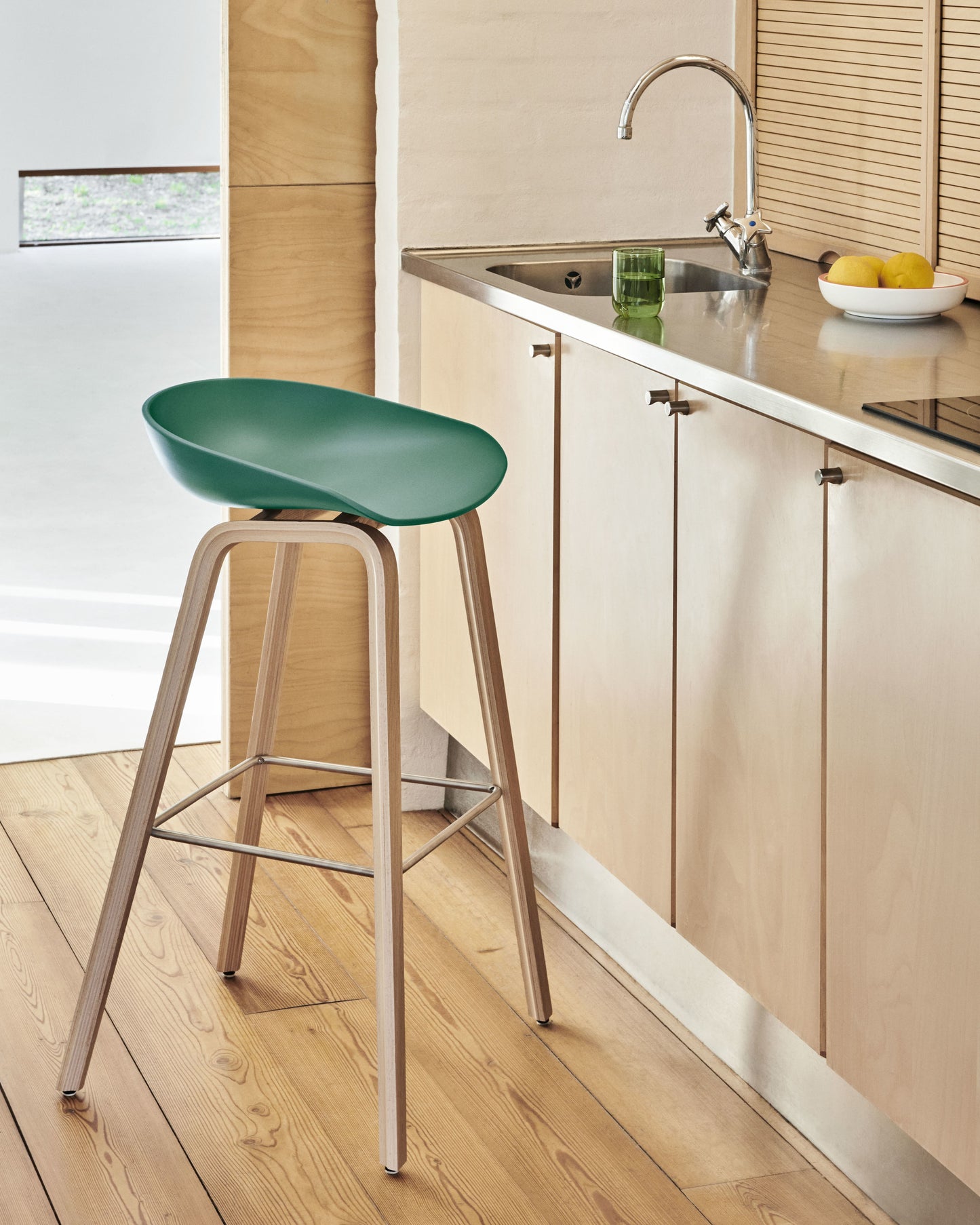 HAY About a Stool AAS 32 barkruk H75 walnoot Pastel Green 2.0