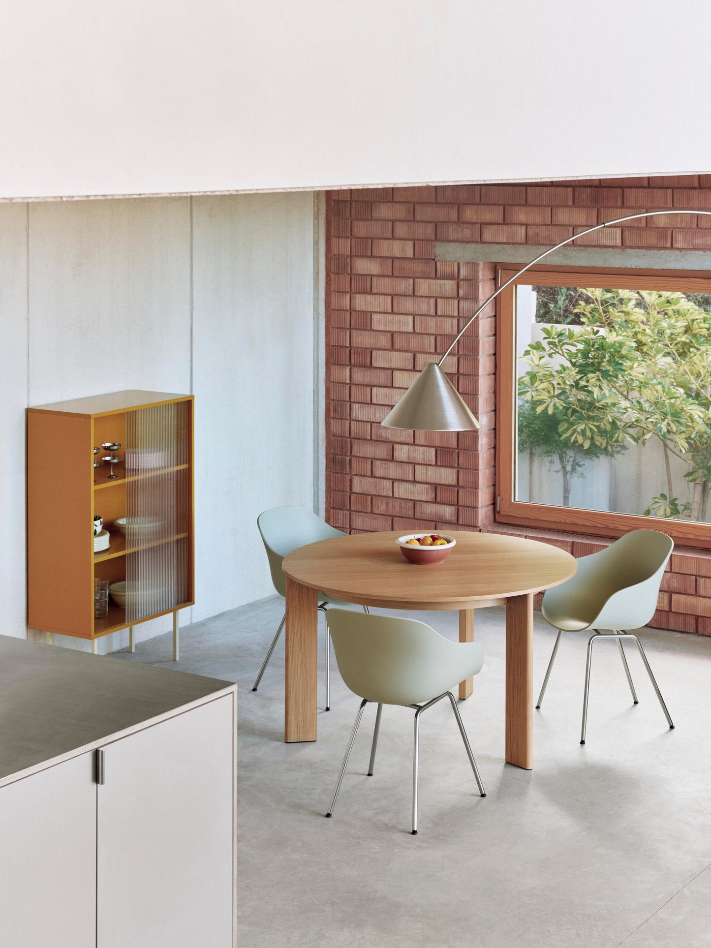 HAY Chisel 20 eettafel rond Ø127 cm gelakt eiken
