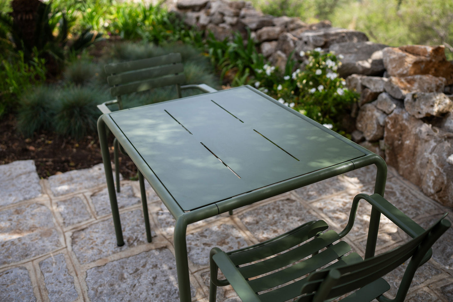 Houe Alua Dining tuinstoel met arm Olive Green