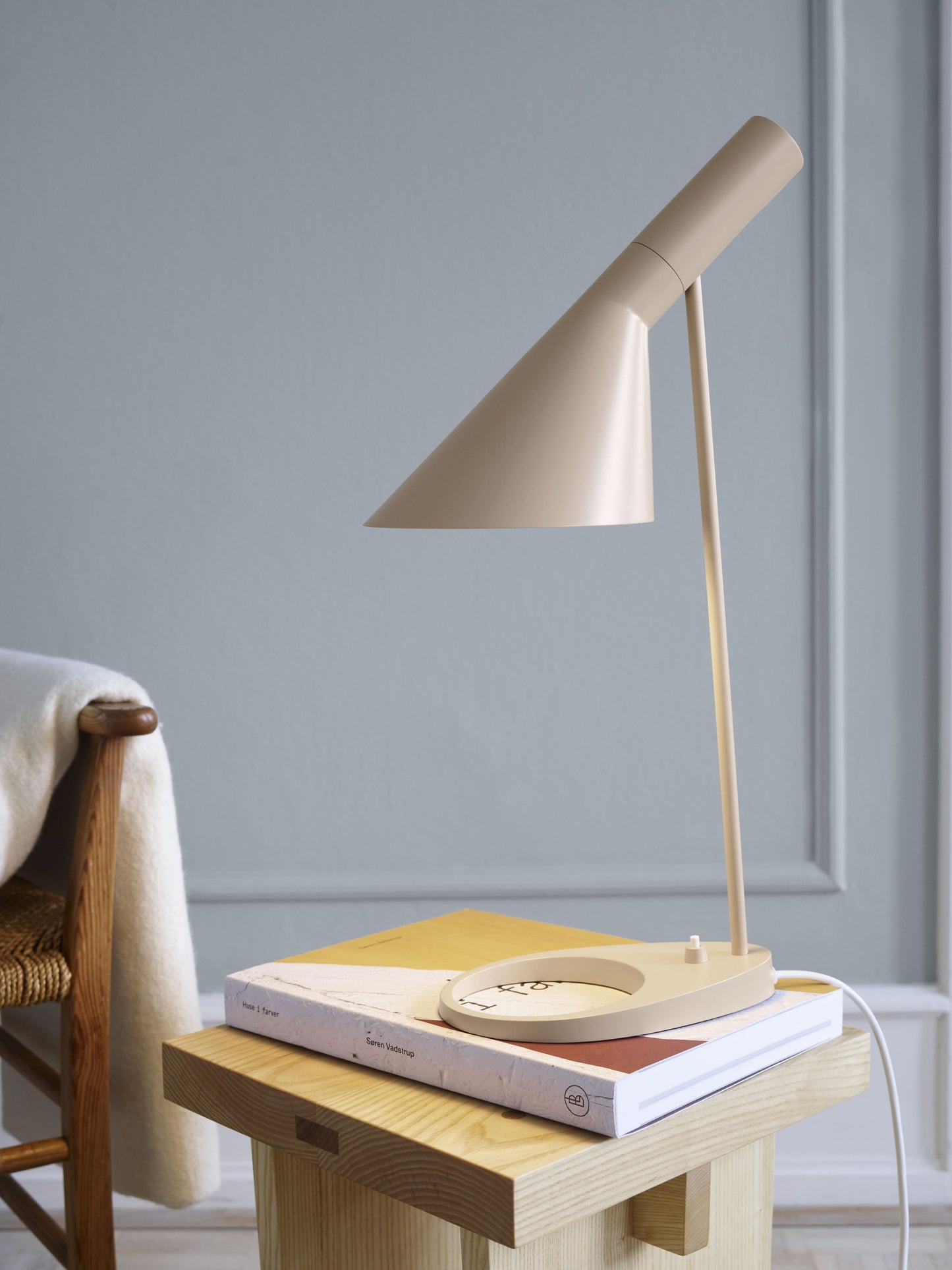 Louis Poulsen AJ tafellamp Electric Orange