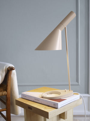 Louis Poulsen AJ tafellamp White