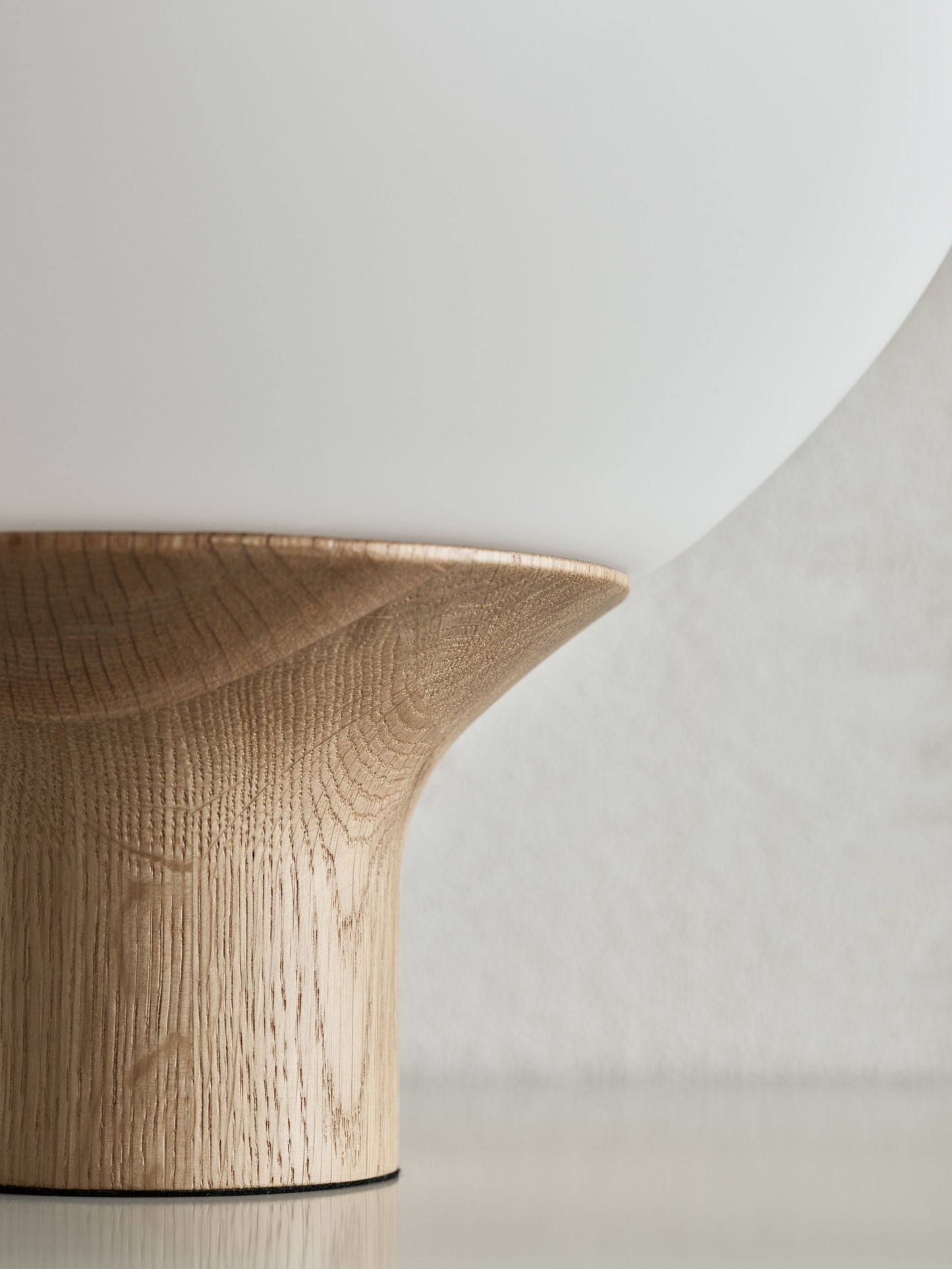 Bolia Acorn tafellamp Ø41 cm geolied eiken