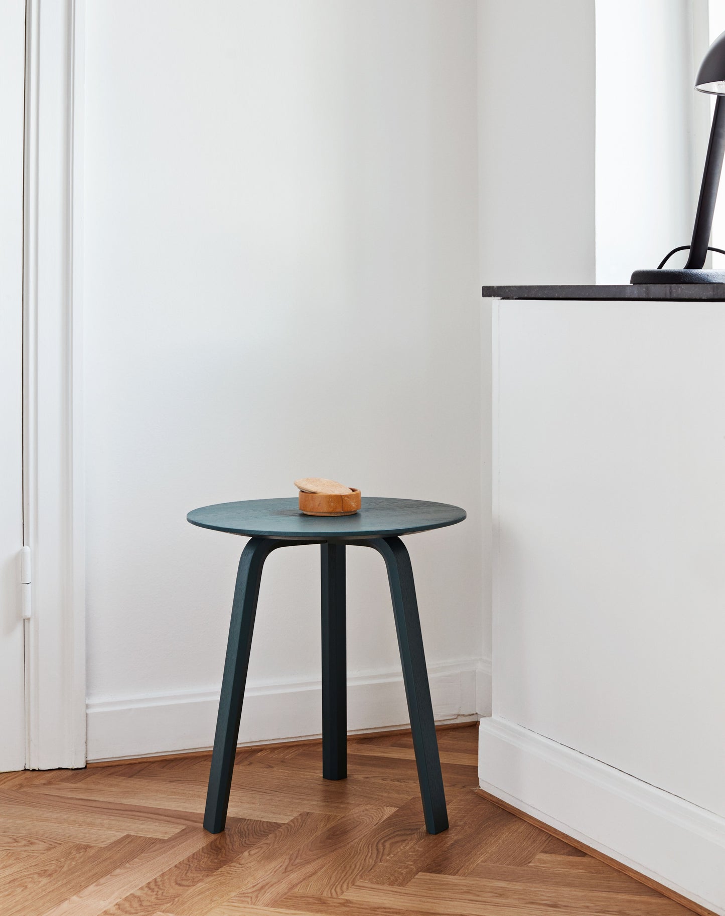 HAY Bella bijzettafel Ø45 H49 wit gelakt eiken