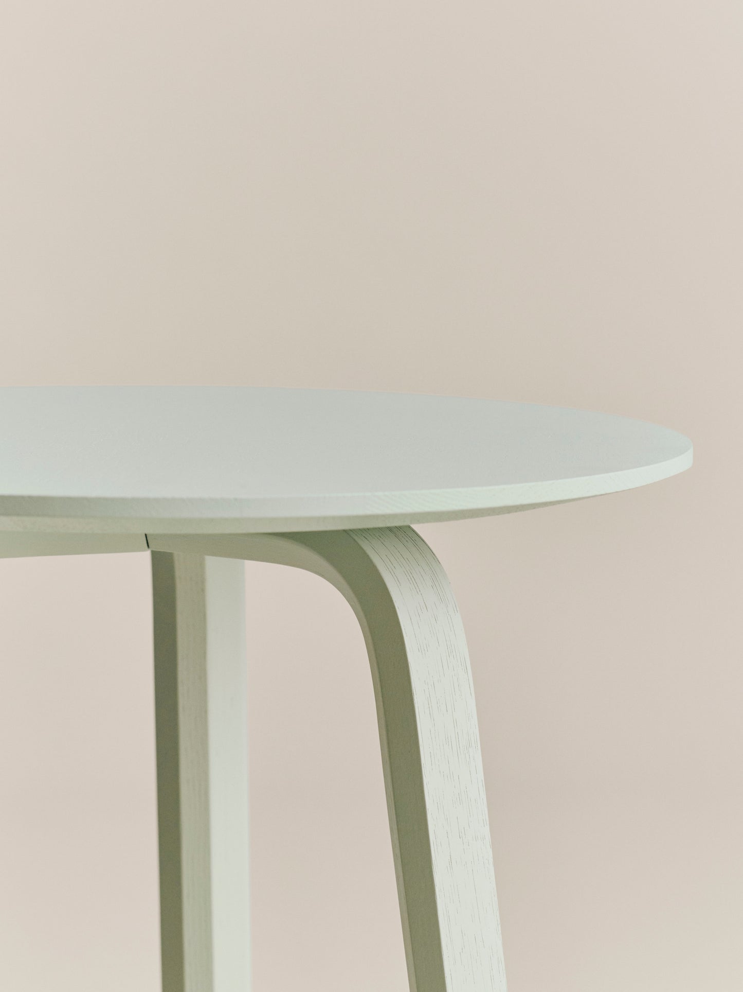HAY Bella bijzettafel Ø45 H39 Eucalyptus