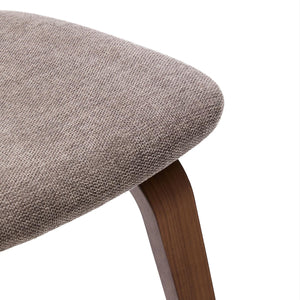 Kave Home Gena eetkamerstoel chenille Beige poot walnoot afwerking